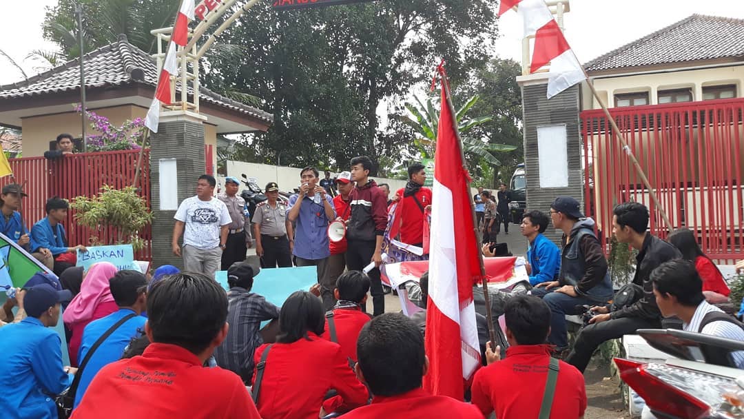  Desak Hakim Berpihak Pada Keadilan, Ratusan Mahasiswa Cianjur Kepung Pengadilan Negeri Cianjur