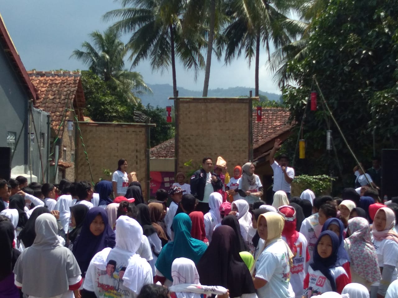  Rorompok Jokowi di Kampung Ciseupan Cugenang