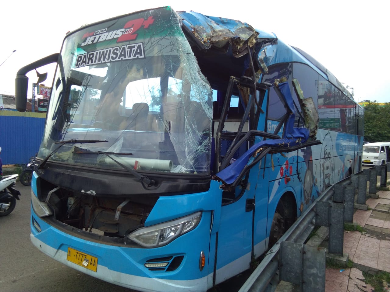  Bus Pariwisata Berpenumpang Pelajar MTs Alami Rem Blong di Cugenang