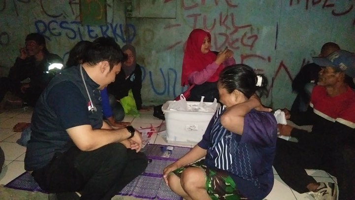  Tunawisma di Cianjur Dapatkan Pengobatan Gratis Dari Klinik Harapan Sehat