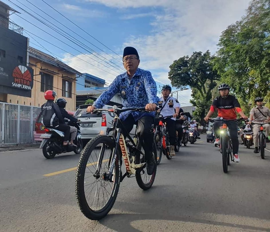  Naik Sepeda Bupati Kunjungi SMK Pasundan 1 Cianjur