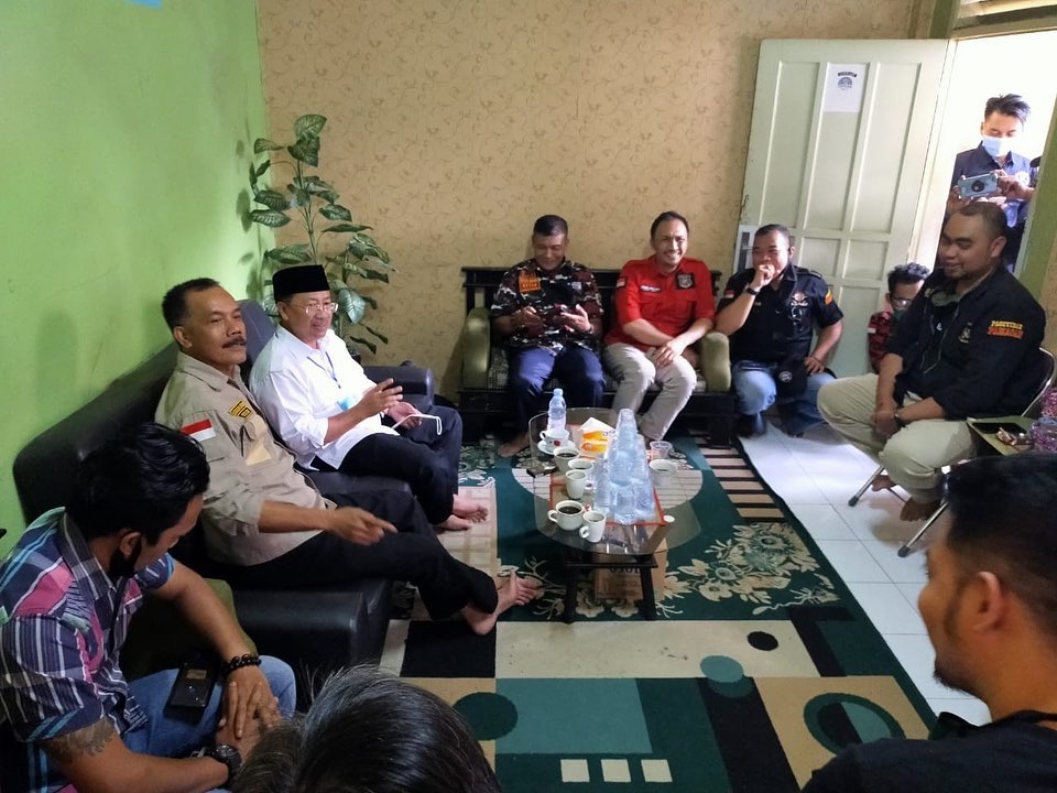  Perkuat Kebersamaan dengan Kaum Muda, Bupati Ngabuburit ke Markas Gabungan Ormas Cianjur