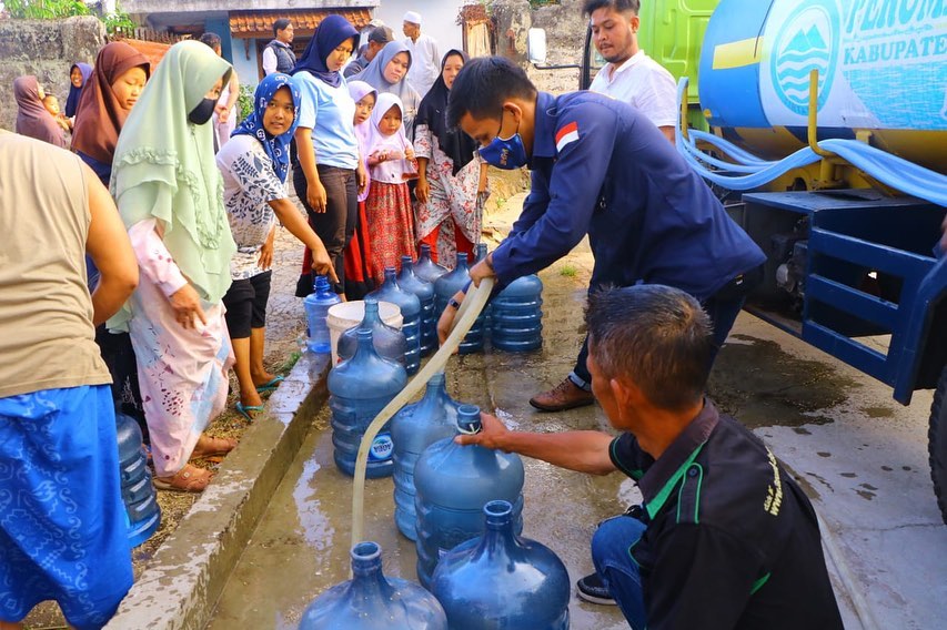  Gandeng Perumdam, INFOCIANJUR Kirim Air Bersih ke Perkampungan Warga Terdampak Kemarau