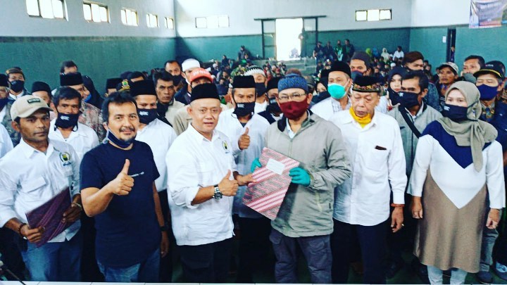  Dihadiri Ketua DPD Partai Golkar Jabar, Pengurus Forum RWRT Desa se-Kecamatan Gekbrong Dilantik