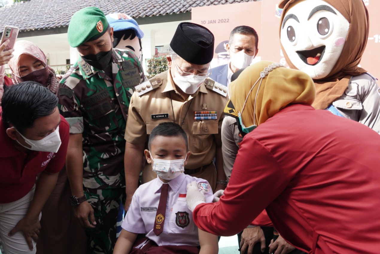  Bupat Cianjur Launching Vaksinasi Anak Usia 6-11 Tahun