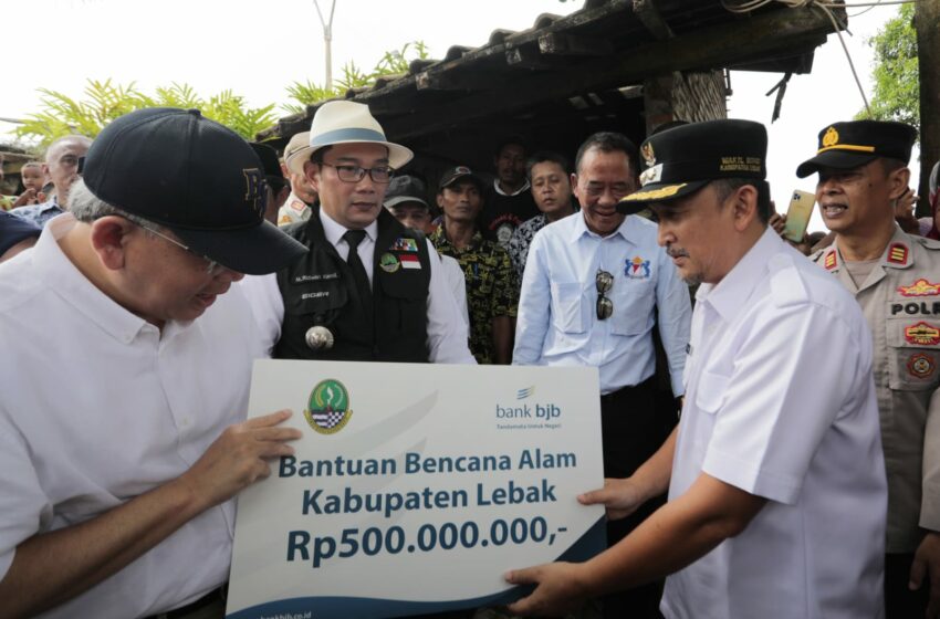  Kunjungi Warga Terdampak Banjir di Lebak, Ridwan Kamil Salurkan Rp500 Juta