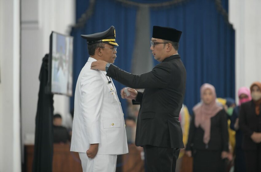  Ridwan Kamil Lantik Wali Kota Cimahi Dikdik S. Nugrahawan