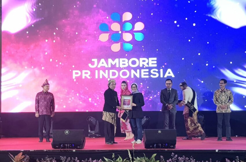  Ridwan Kamil Raih Penghargaan Most Popular Leader in Social Media di JAMPIRO 2022