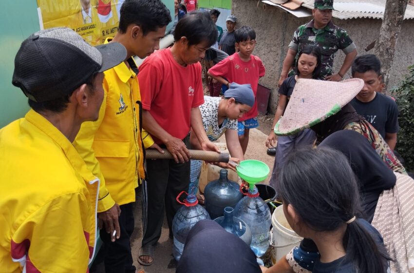  Bantu Warga Terdampak Kekeringan di Ciranjang dan Bojongpicung Cianjur, Metty Triantika Bagi-bagi Air Bersih Gratis