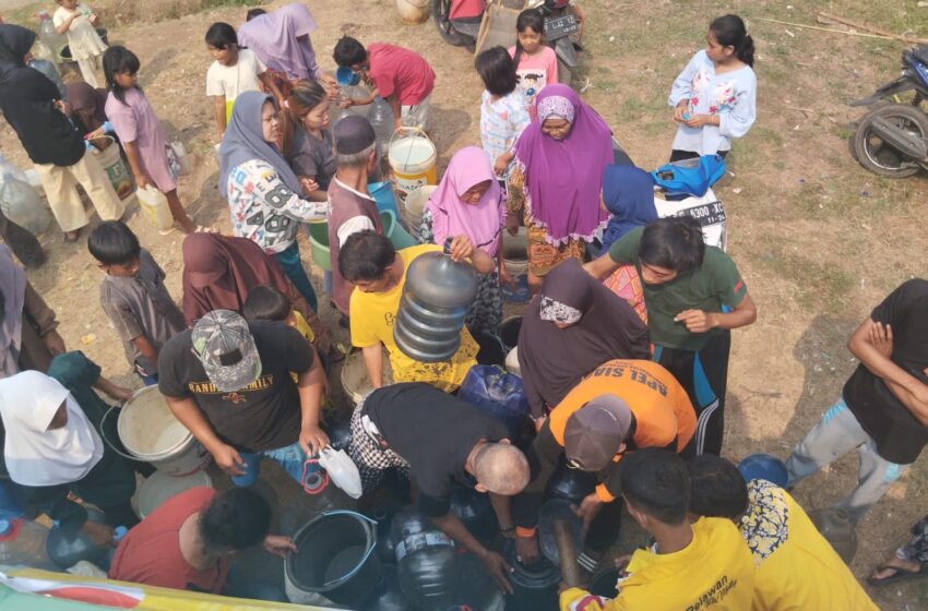  Teh Metty Kembali Kirim Bantuan Air Bersih, Warga Terdampak Kekeringan di Cianjur Doakan Golkar Menang Pemilu 2024