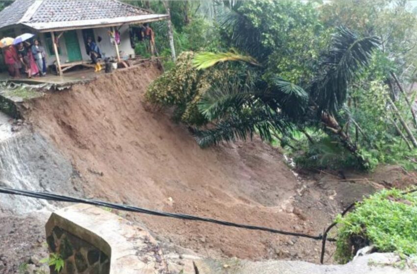 BPBD Jabar Respons Cepat Tangani Banjir dan Longsor di Sukabumi dan Cianjur