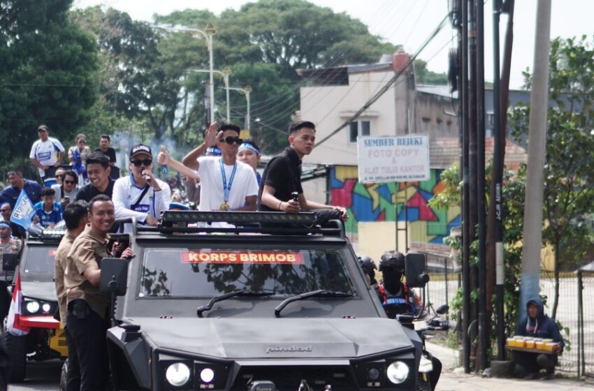  Bupati dan Kapolres Cianjur Sambut Hangat Putra Daerah Persib dalam Konvoi Kemenangan Maung Bandung